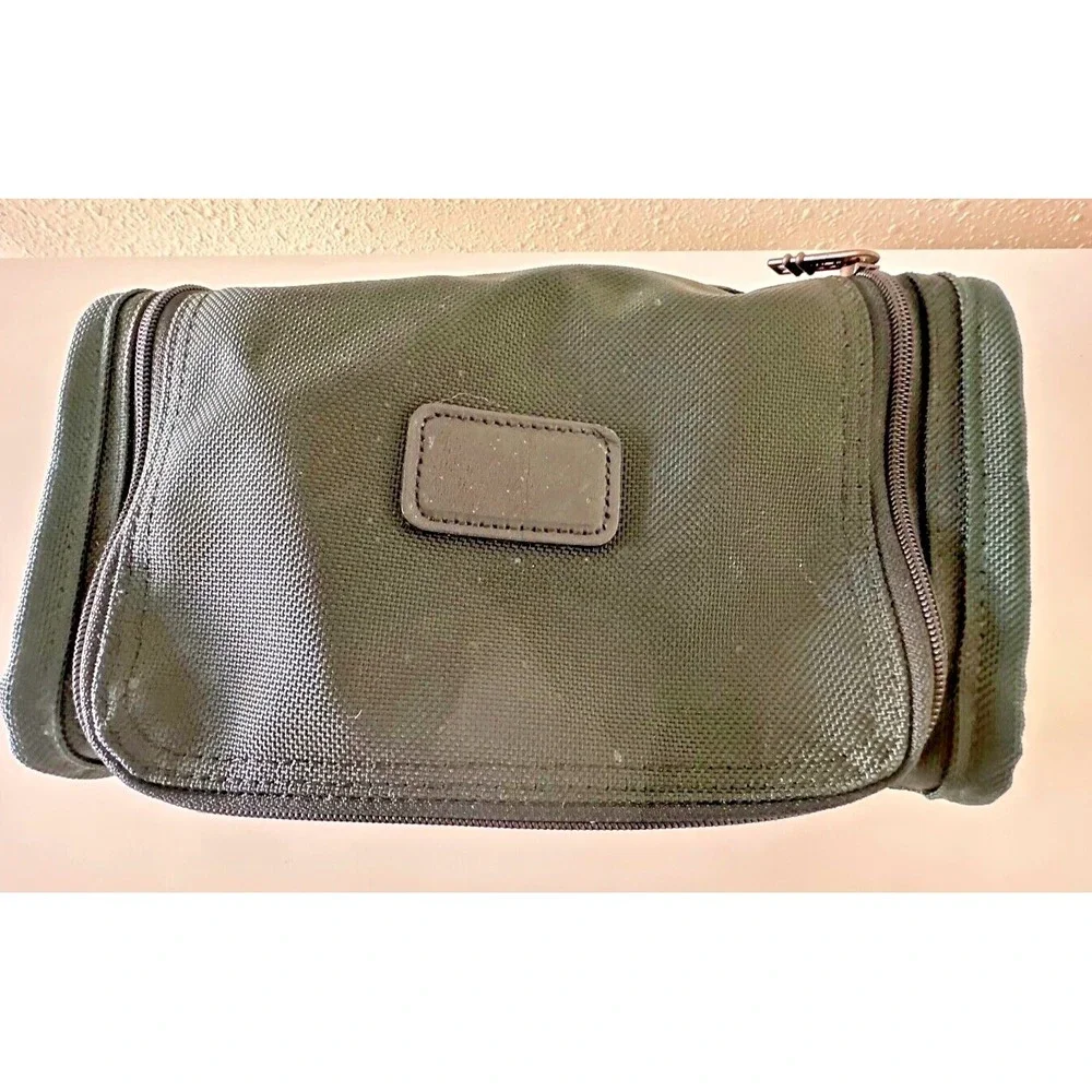 Tumi Case Zippered Travel Dark Green Canvas Unisex Accessory Cosmetic Hang fob